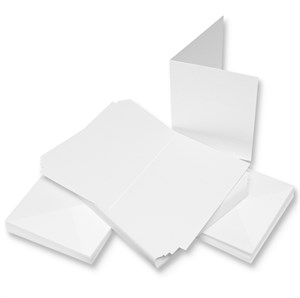 Kort, lige kant, hvid 10,5x14,8 cm. med kuvert, 50 sæt.